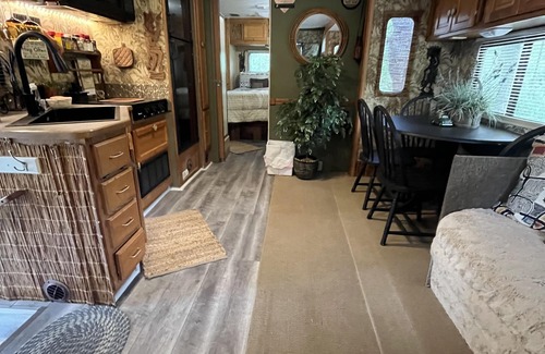 Ridge Manor Casa | Riverside Retreat, Kayak, Swin, Fish