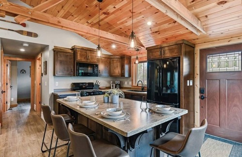 Mountain Casa | Riverside Retreat -Rustic Modern Home/River Views
