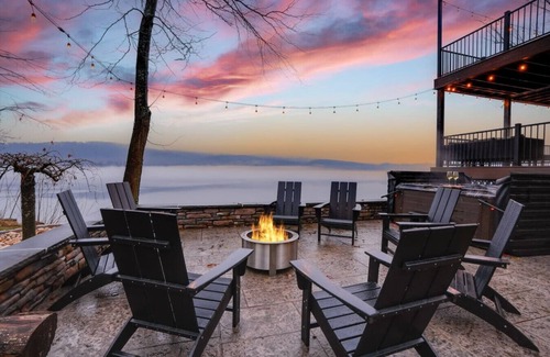 Halifax Casa | Riverside Retreat Sleeps 20