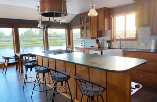 Kernville Casa | Riverside retreat with stunning views, historic charm - Coastal adventure awaits