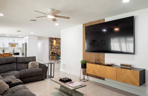 South Daytona Apartamento | Riverside Retreat w/Fireplace