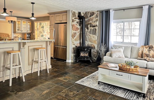 Walkerton Casa | Riverside Retreat with Hot Tub