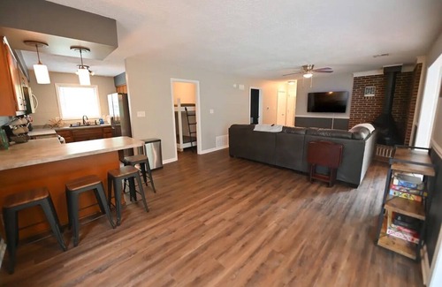 Lawrenceburg Casa | Riverside Roost -bourbon themed waterfront home