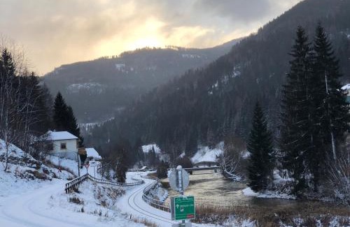 Ramingstein Apartamento | Riverside Ski Apartment