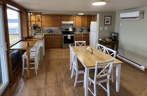 Annapolis Royal Cabina | Riverside Sunrise Cabin Well appointed, family & pet friendly cabin on the river