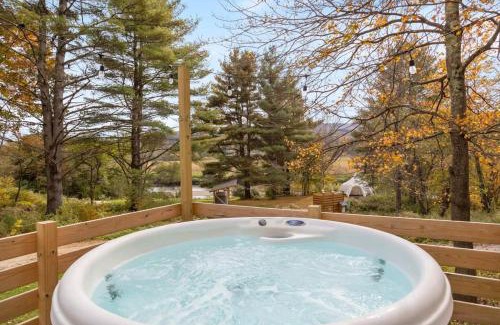 Johnson Casa | Riverside Tiny House with hot tub near Stowe