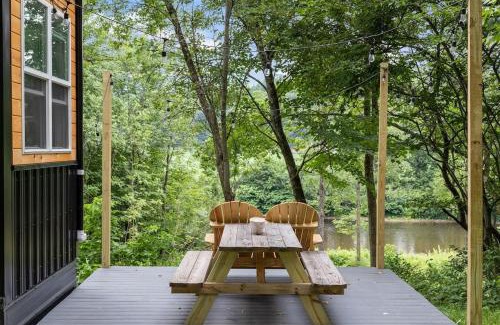 Johnson Casa | Riverside Tiny House with hot tub near Stowe