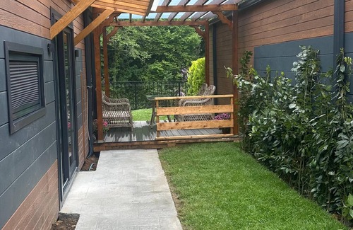 Ardesen Hotel | Riverside Tinyhouse