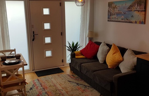 Stoke Gabriel Cabina | Riverside village hideaway with hot tub