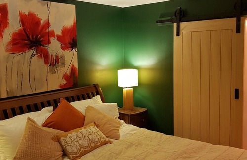 Stoke Gabriel Cabina | Riverside village hideaway with hot tub