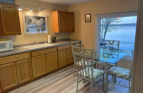 Pontoosuc Casa | Riverside Waterfront on the Mississippi River