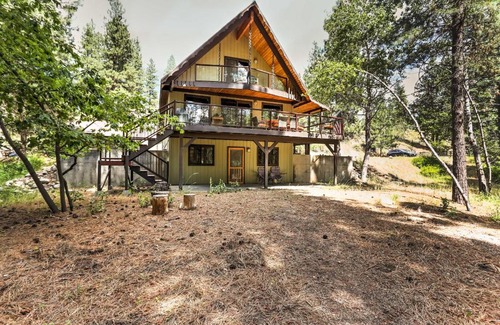 Winthrop Casa | Riverside Winthrop Chalet with Hot Tub and 2 Decks!