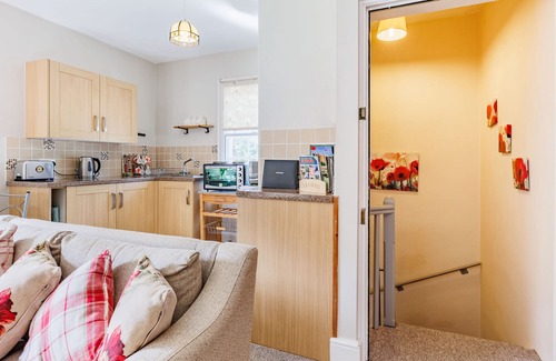 Craven Arms Cabaña | Riverside, STOKESAY