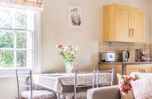 Craven Arms Cabaña | Riverside, STOKESAY