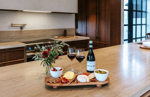 Wanaka Casa | Riverslea | Sleeps 10 | Pool
