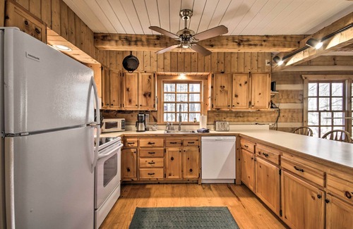 Slanesville Cabina | ‘Riversong’ Cabin w/ Fire Pit on North River