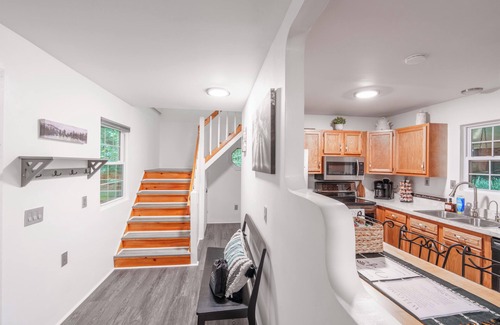 West Liberty Cabina | Riverstone Cabin and Retreat in West Liberty, KY