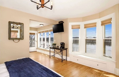 Fountain City Cama Y Desayuno | Riverview Apartment - River Road Historic Home