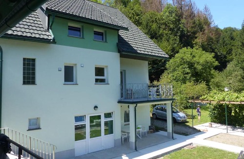 Zamost Apartamento | Riverview apartment Three Springs Tri Zvira