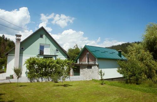 Zamost Apartamento | Riverview apartment Three Springs Tri Zvira