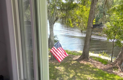 Branford Casa | Riverview , Beautiful house on the Santa Fe river!