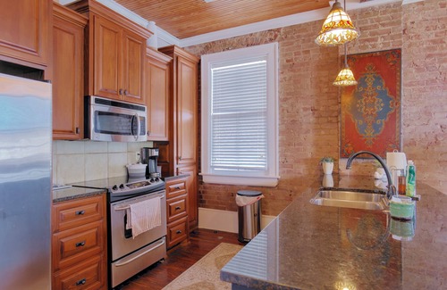 Natchez Condominio | Riverview Condo | 1/1.5, Downtown, Washer/Dryer