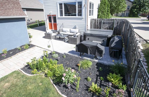 Menasha Casa | Riverview Get-A-Way