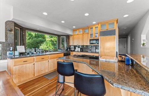 Camas Casa | Riverview Luxury Retreat