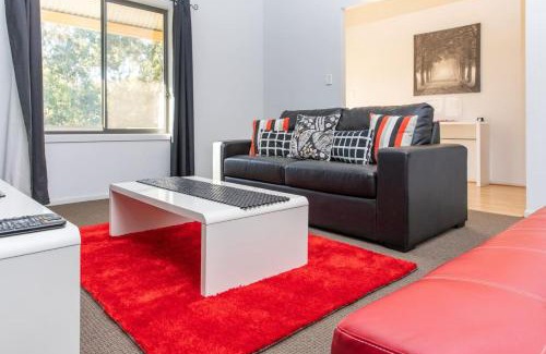 Gawler Casa | Riverview- Modern 3 Bedroom sleeps 2-8