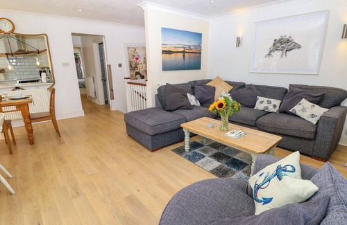 Hamble-le-Rice Cabaña | RIVERVIEW, pet friendly, country holiday cottage in Hamble