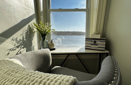 Somerset Casa | RiverView Retreat – Where Classic Charm Meets Coastal Comfort