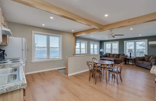 Alexandria Bay Condominio | Riverview Townhouse IV in Downtown Alexandria Bay