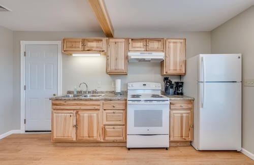 Alexandria Bay Condominio | Riverview Townhouse IV in Downtown Alexandria Bay