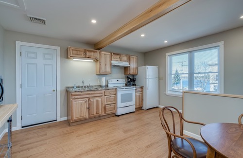 Alexandria Bay Condominio | Riverview Townhouse IV in Downtown Alexandria Bay
