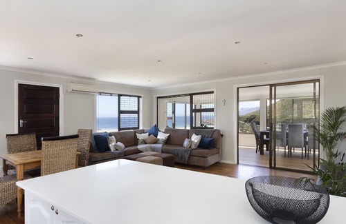Rooiels Apartamento | Riverview Villa - Two Bedroom Apartment, Sleeps 6