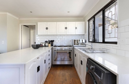 Rooiels Apartamento | Riverview Villa - Two Bedroom Apartment, Sleeps 6