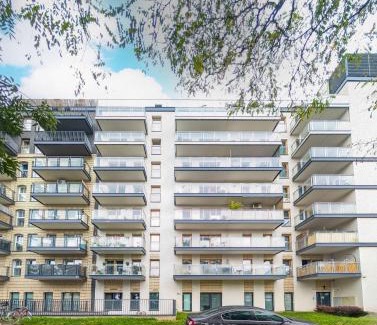 Fabryczna Apartamento | Riverwalk Charming Apartment by BookingHost