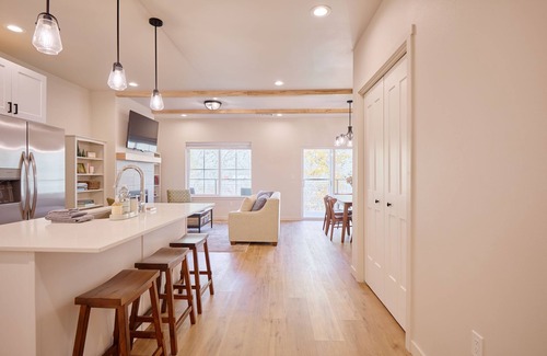 Cashmere Condominio | Riverwalk Suites, #210 Your Riverside Retreat!