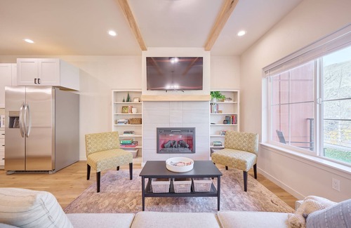 Cashmere Condominio | Riverwalk Suites, #210 Your Riverside Retreat!