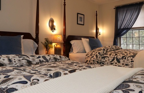 Deep River Center Cama Y Desayuno | Riverwind Inn Bed & Breakfast