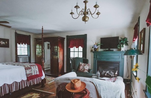 Deep River Center Cama Y Desayuno | Riverwind Inn Bed & Breakfast