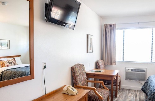 Delta Casa | Riverwood Inn Hotel Deluxe King Suite