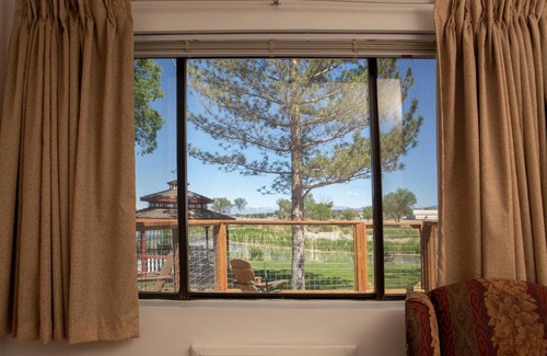 Delta Casa | Riverwood Inn Hotel Signature Queen Suite