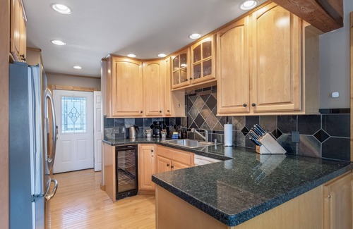 Leavenworth Casa | Riverwood Lodge-River! Views! Yard! Hot Tub! BBQ