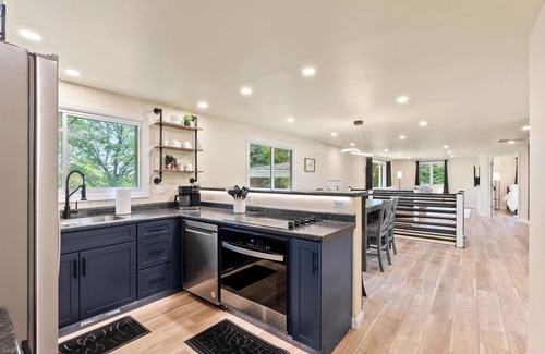 Sheboygan Falls Casa | Riverwoods Retreat - 3 King Beds! Spectacular 3Bed 3Bath Home Near Road America!