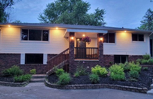 Sheboygan Falls Casa | Riverwoods Retreat - 3 King Beds! Spectacular 3Bed 3Bath Home Near Road America!