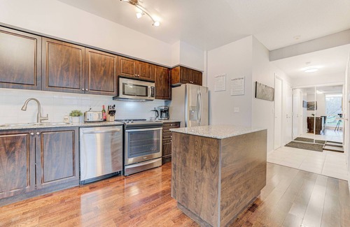 Downtown Toronto Apartamento | RivetStays - The Peter Suites