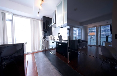 Downtown Toronto Apartamento | RivetStays - The Richmond