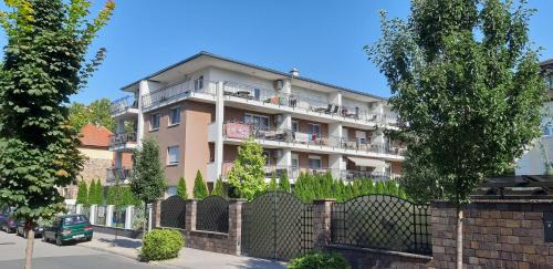 Siofok Aranypart Apartamento | Riviéra Wellness Apartman