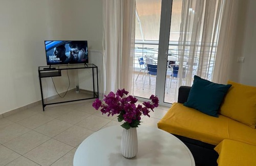 Anavyssos Apartamento | Riviera beach, seaside spacious apt.